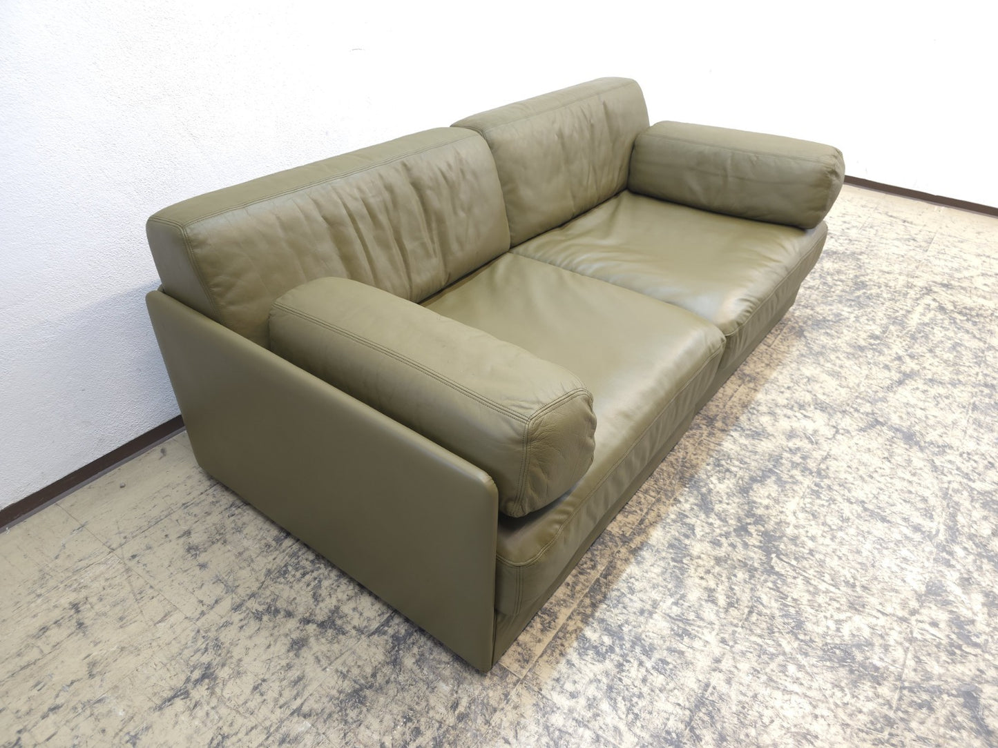 {{ product_title }} – {{ product_type }} von JS Furniture, Designer-Möbel gebraucht.