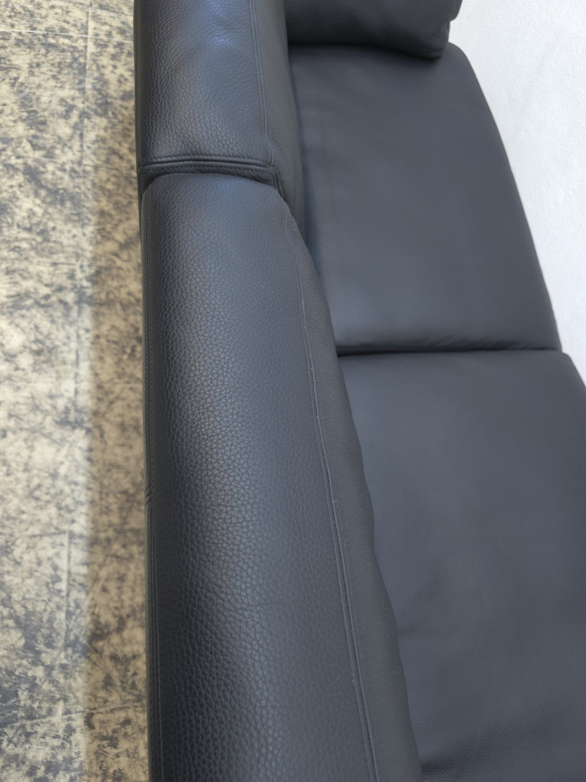 {{ product_title }} – {{ product_type }} von JS Furniture, Designer-Möbel gebraucht.