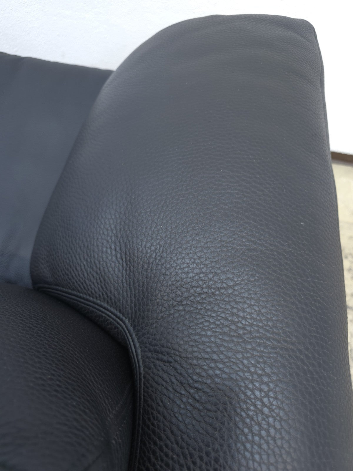 {{ product_title }} – {{ product_type }} von JS Furniture, Designer-Möbel gebraucht.