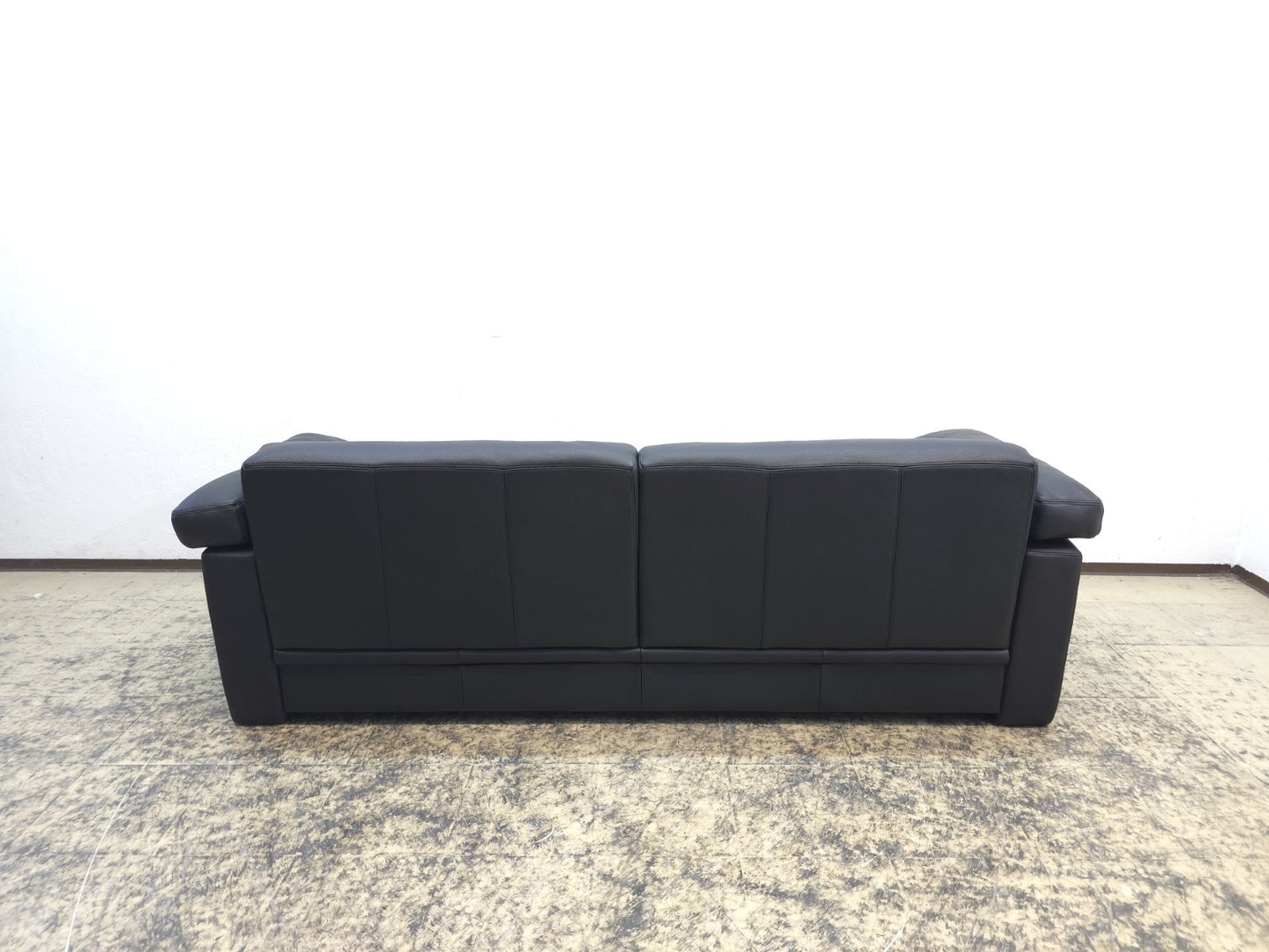{{ product_title }} – {{ product_type }} von JS Furniture, Designer-Möbel gebraucht.