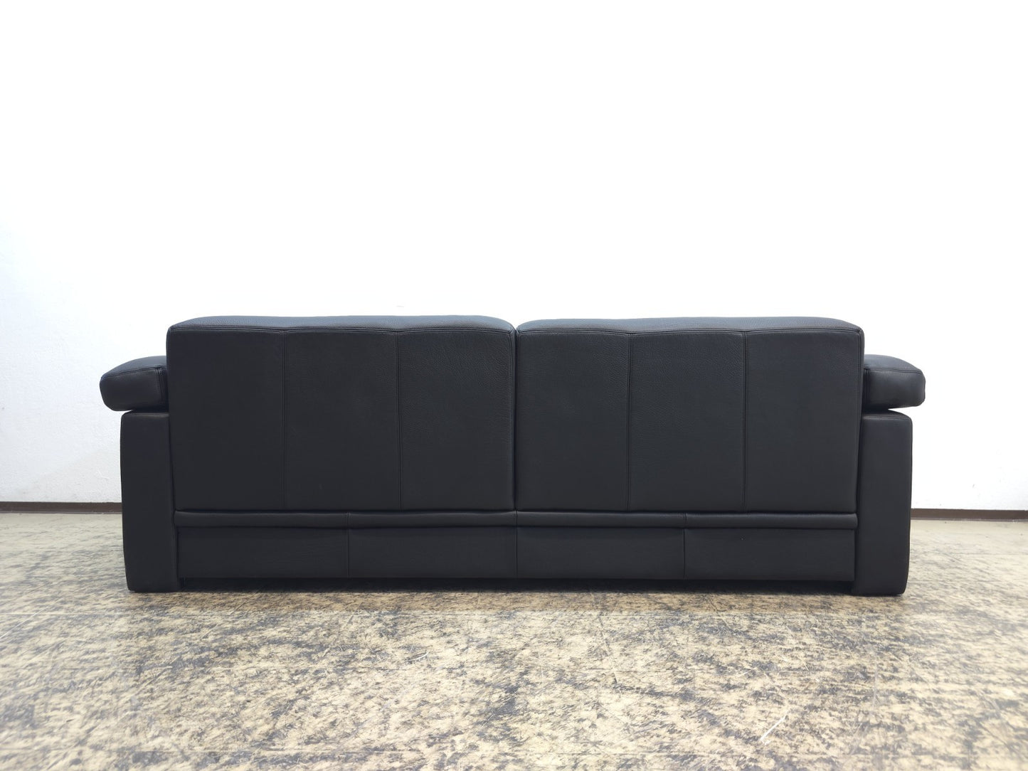 {{ product_title }} – {{ product_type }} von JS Furniture, Designer-Möbel gebraucht.