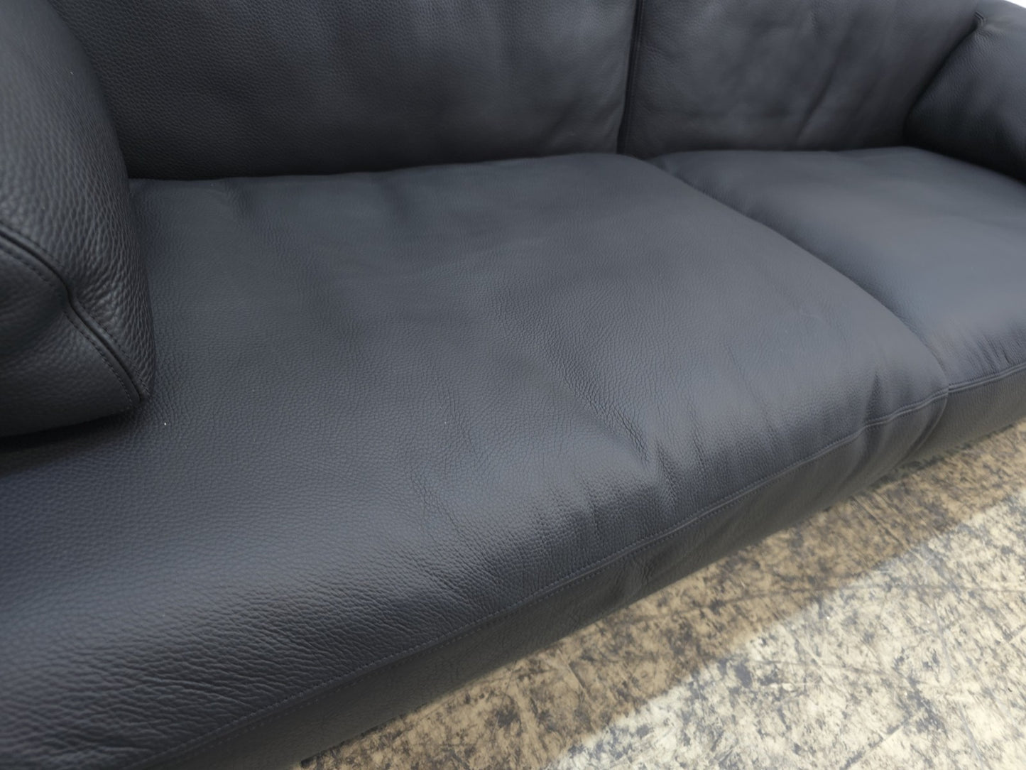 {{ product_title }} – {{ product_type }} von JS Furniture, Designer-Möbel gebraucht.