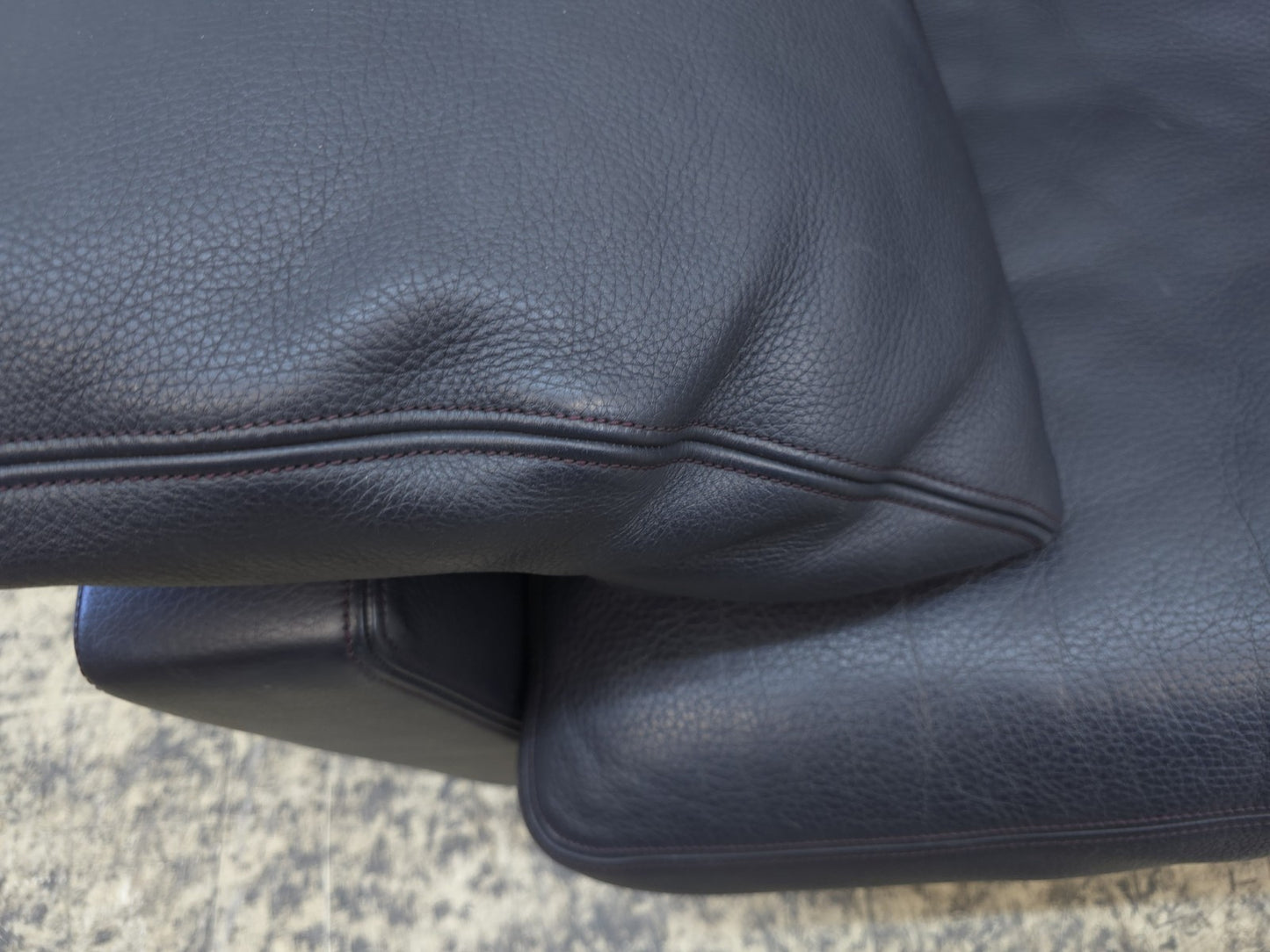 {{ product_title }} – {{ product_type }} von JS Furniture, Designer-Möbel gebraucht.