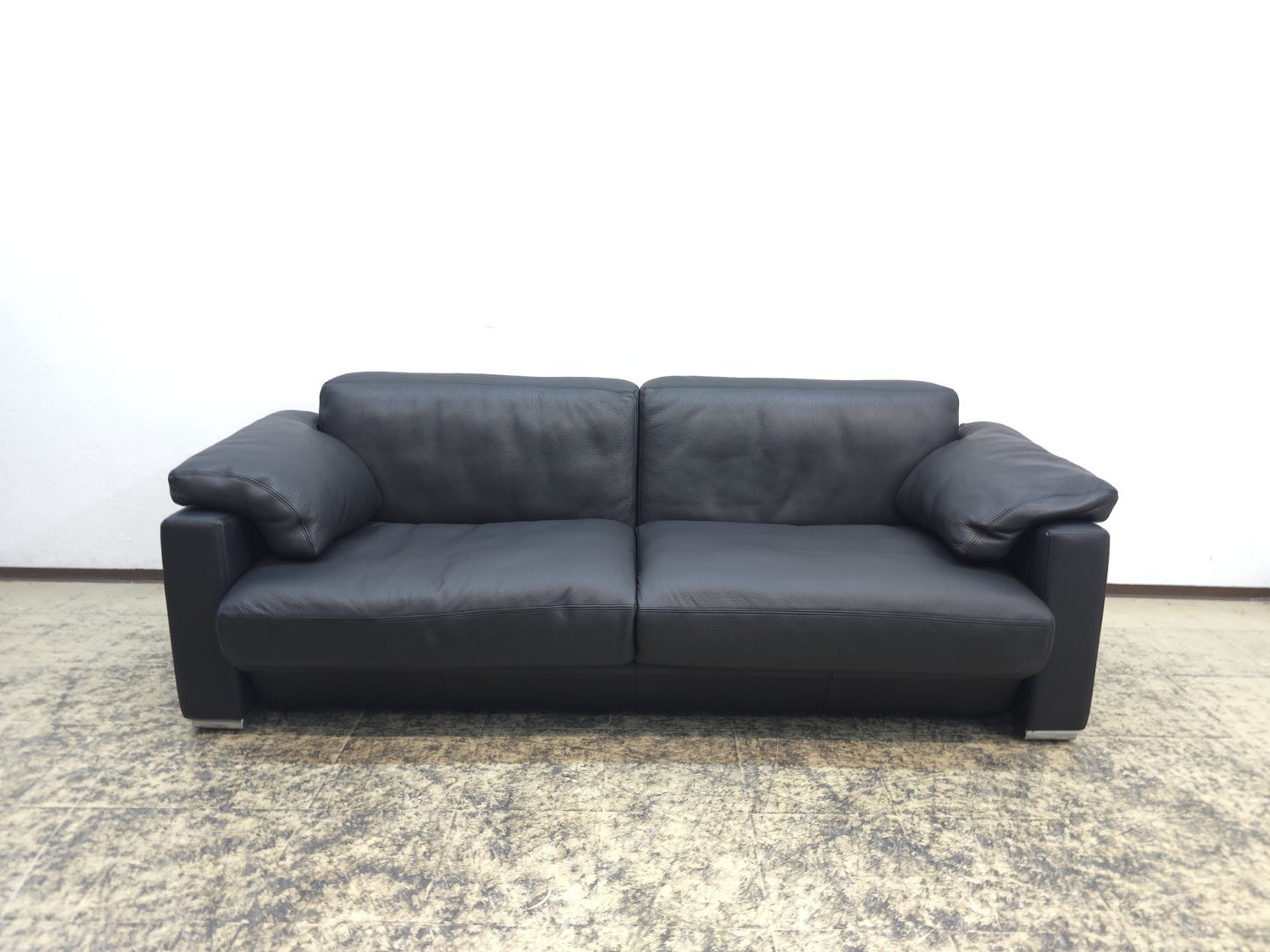 {{ product_title }} – {{ product_type }} von JS Furniture, Designer-Möbel gebraucht.
