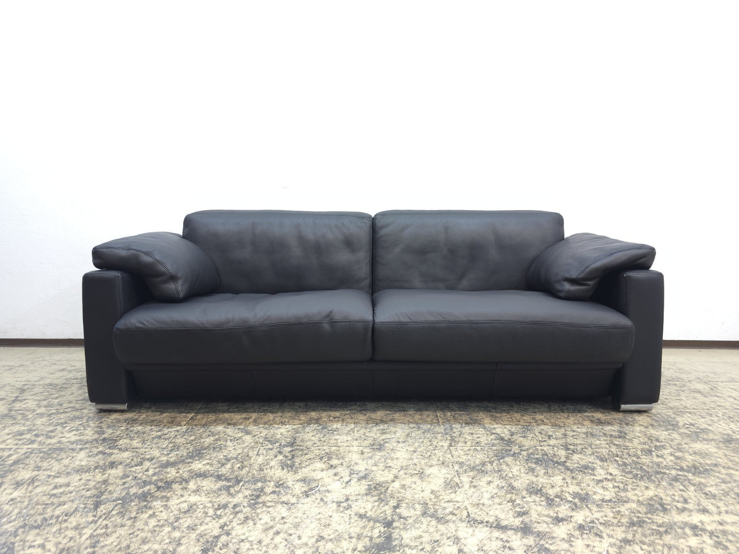 {{ product_title }} – {{ product_type }} von JS Furniture, Designer-Möbel gebraucht.