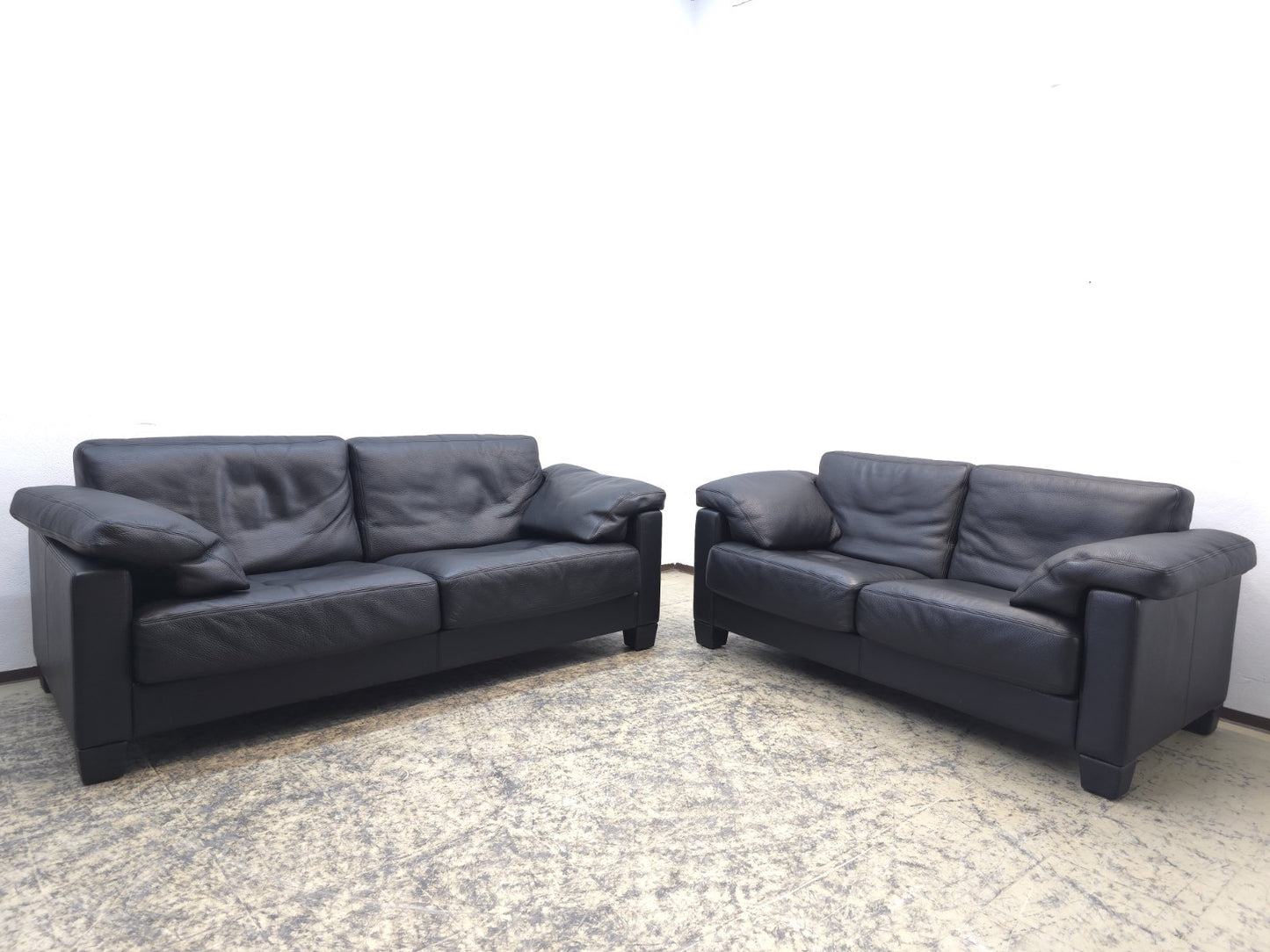 {{ product_title }} – {{ product_type }} von JS Furniture, Designer-Möbel gebraucht.