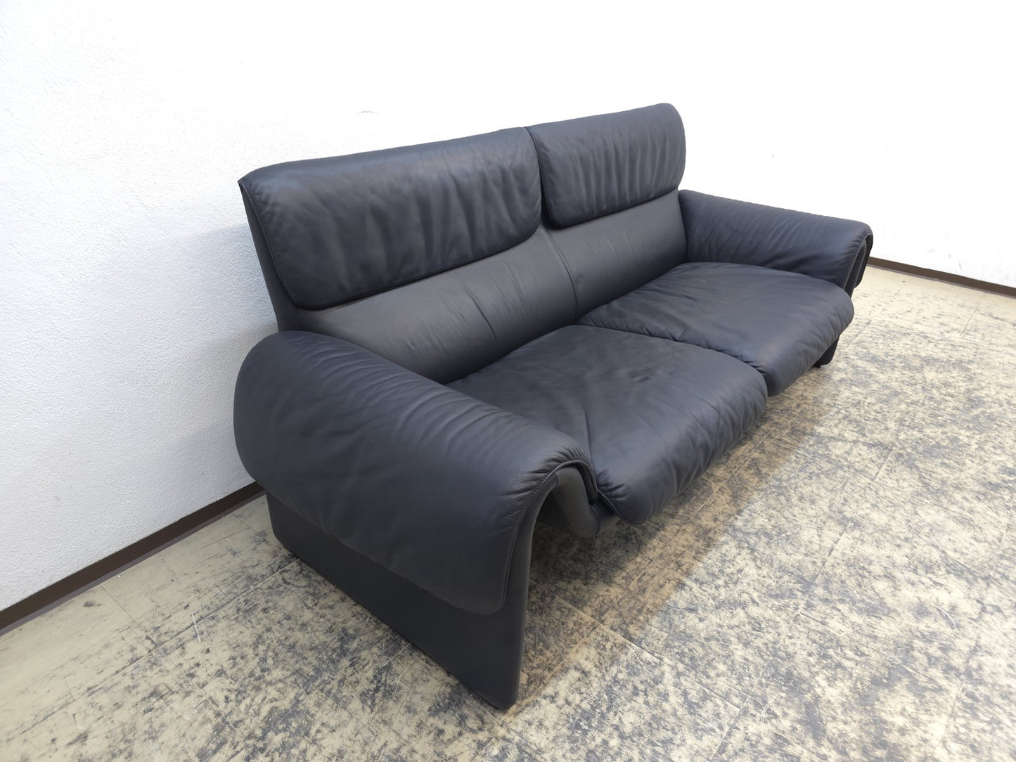 {{ product_title }} – {{ product_type }} von JS Furniture, Designer-Möbel gebraucht.