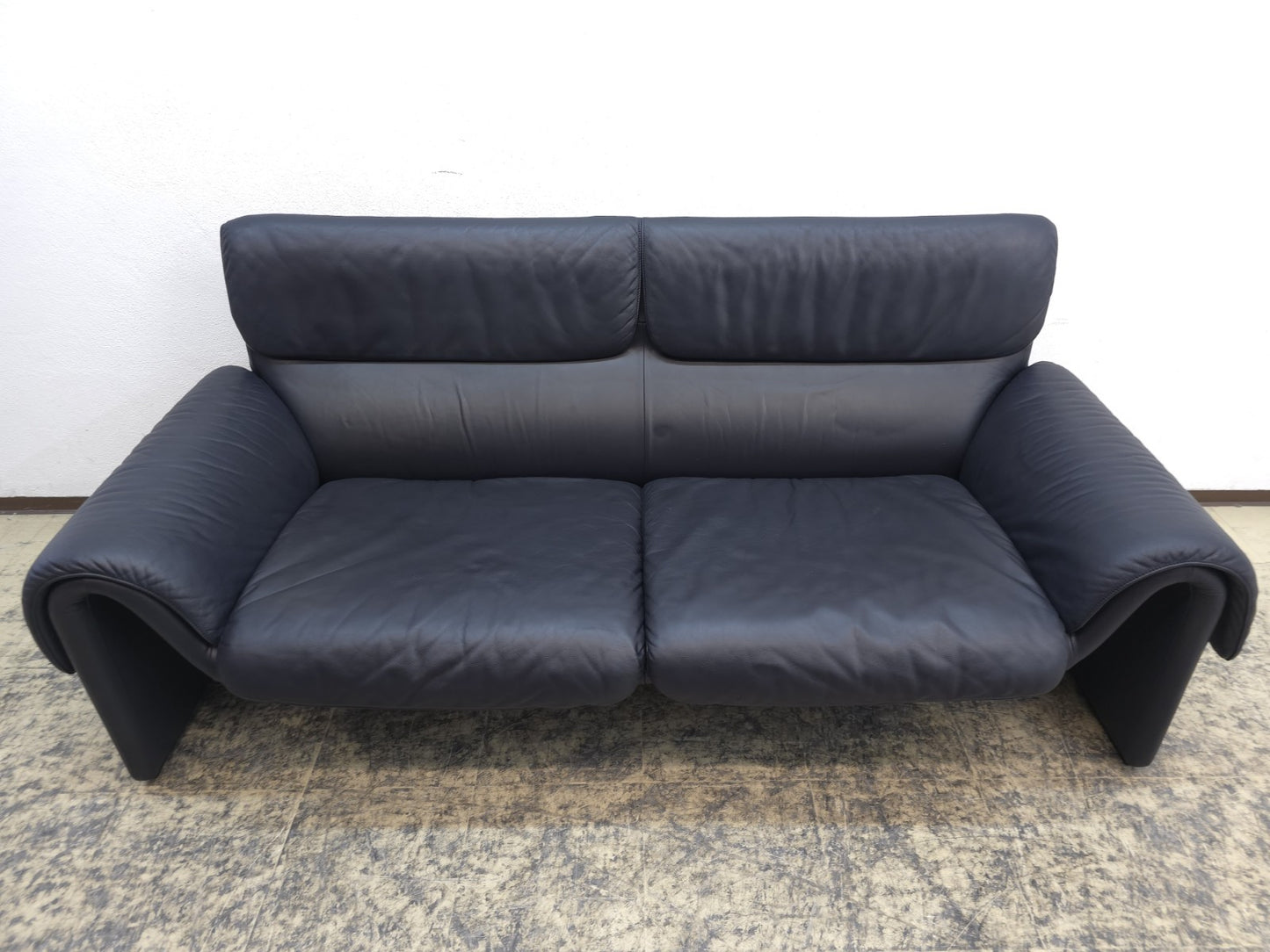 {{ product_title }} – {{ product_type }} von JS Furniture, Designer-Möbel gebraucht.