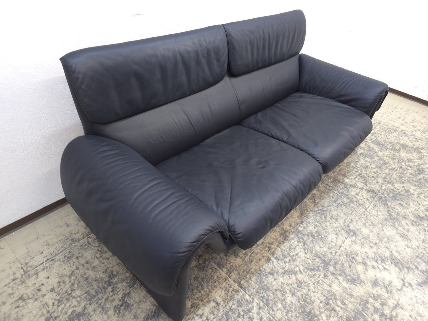 {{ product_title }} – {{ product_type }} von JS Furniture, Designer-Möbel gebraucht.