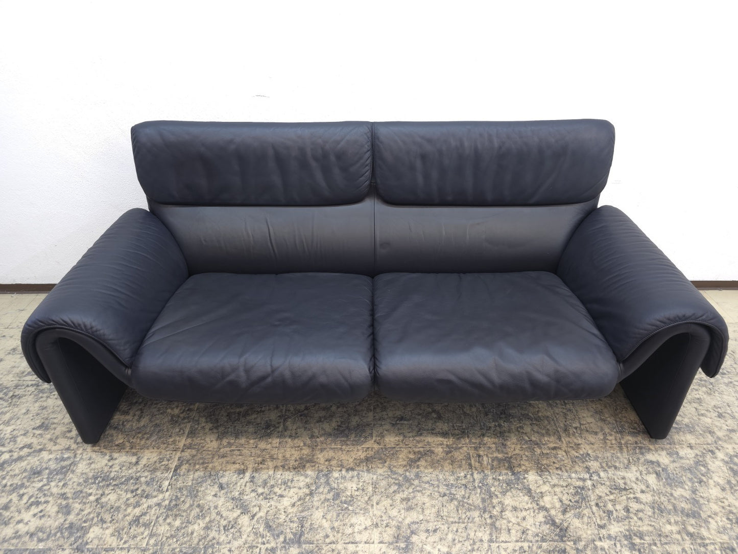 {{ product_title }} – {{ product_type }} von JS Furniture, Designer-Möbel gebraucht.
