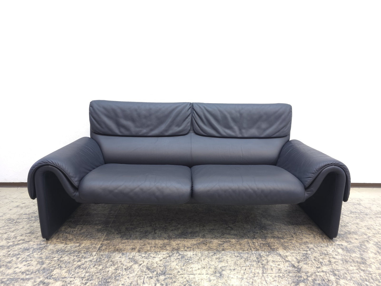 {{ product_title }} – {{ product_type }} von JS Furniture, Designer-Möbel gebraucht.