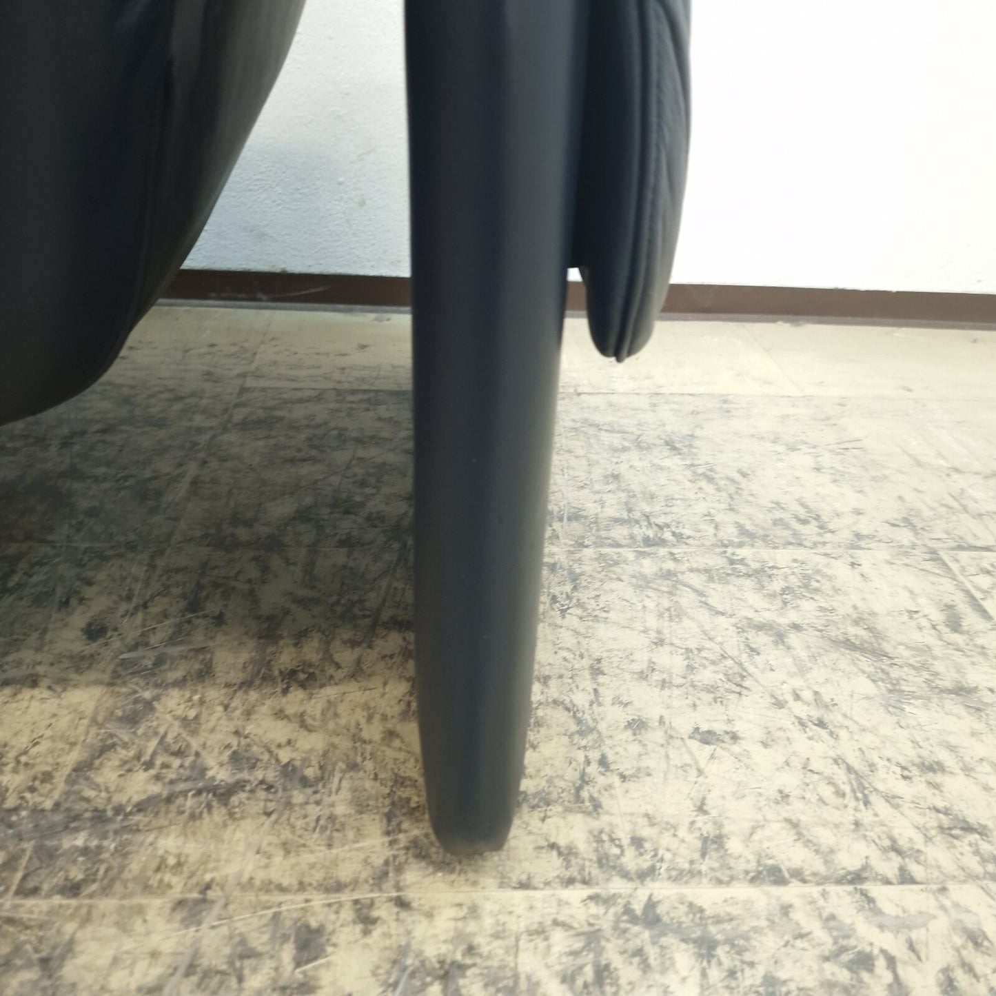{{ product_title }} – {{ product_type }} von JS Furniture, Designer-Möbel gebraucht.