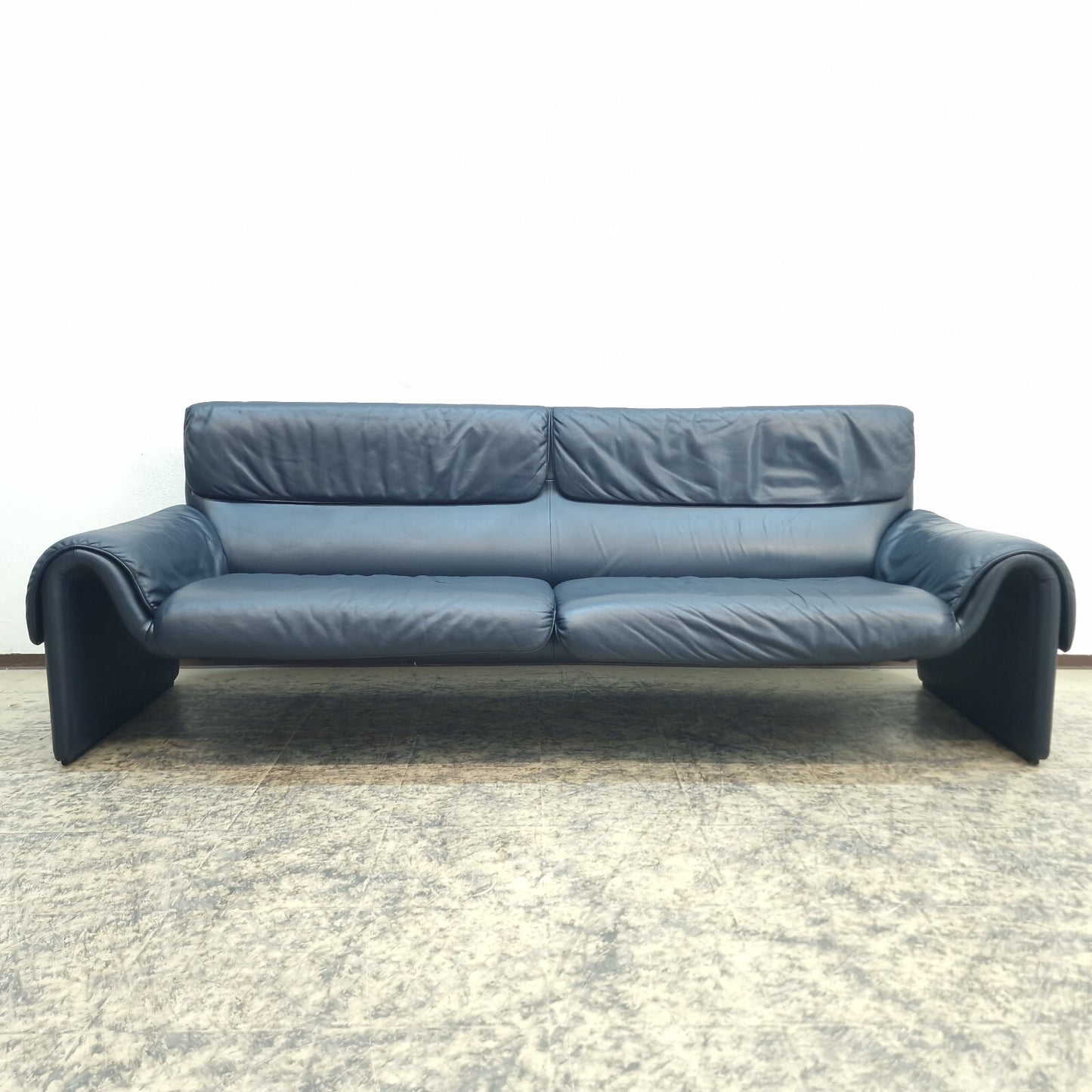 {{ product_title }} – {{ product_type }} von JS Furniture, Designer-Möbel gebraucht.