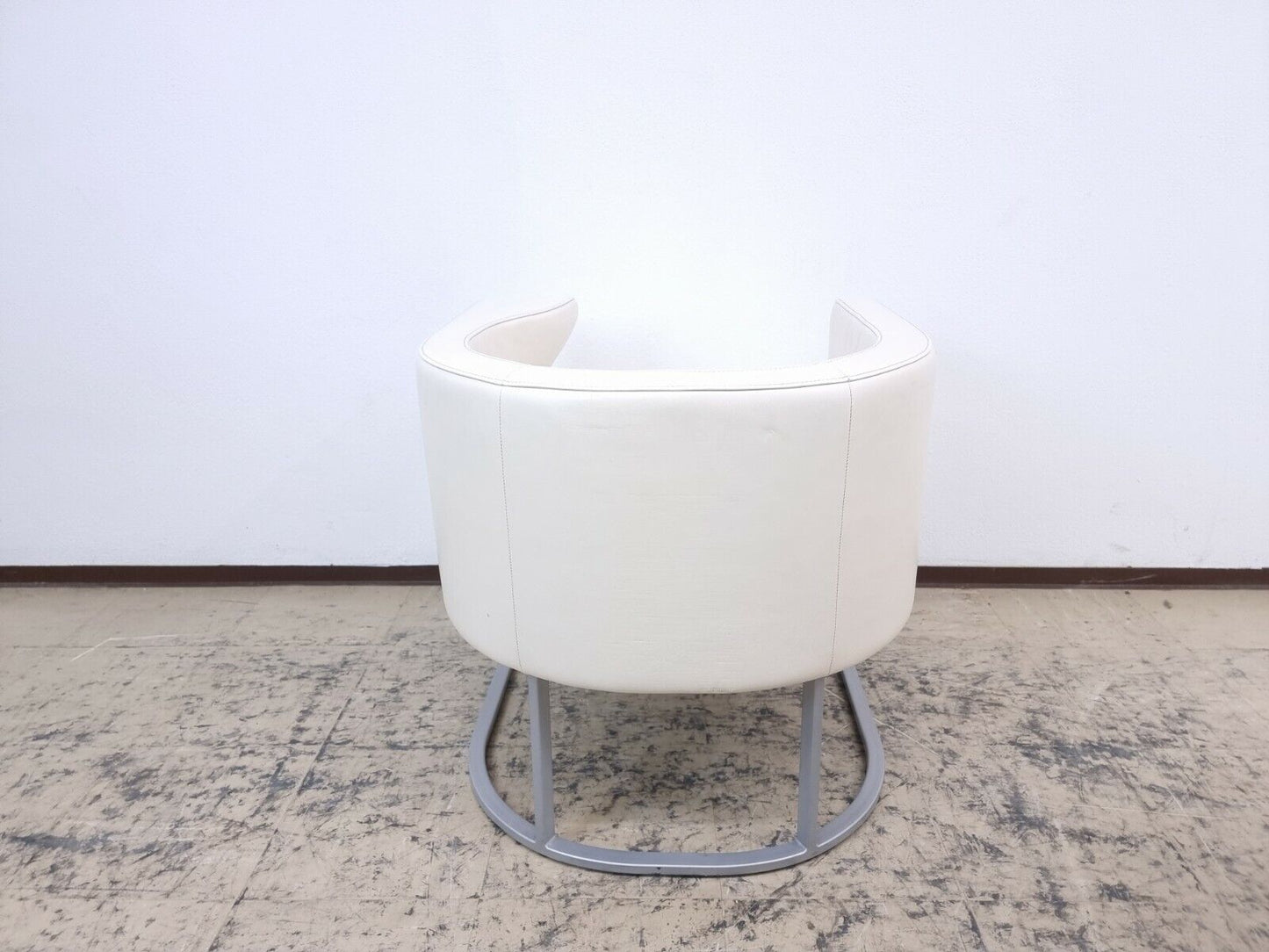 {{ product_title }} – {{ product_type }} von JS Furniture, Designer-Möbel gebraucht.
