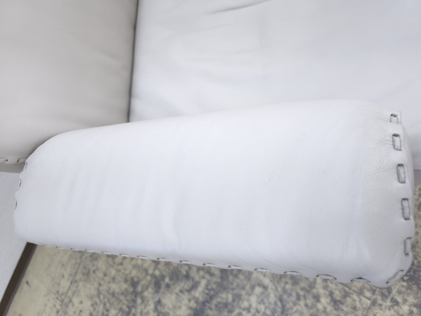 {{ product_title }} – {{ product_type }} von JS Furniture, Designer-Möbel gebraucht.