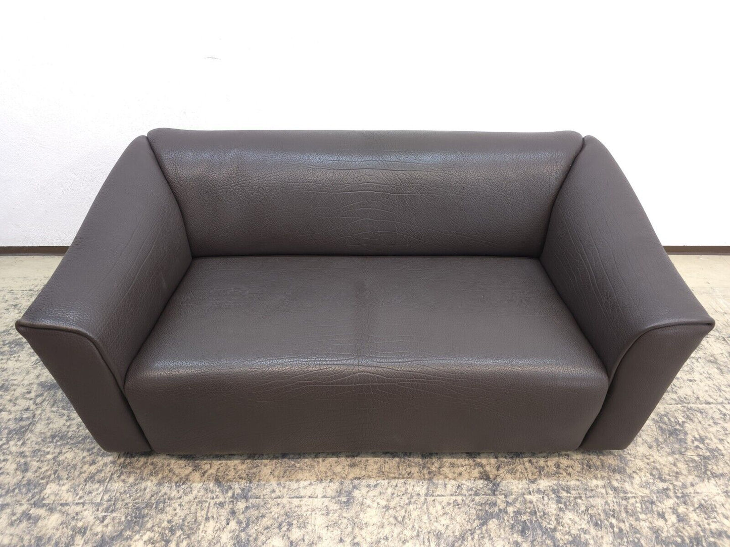 {{ product_title }} – {{ product_type }} von JS Furniture, Designer-Möbel gebraucht.