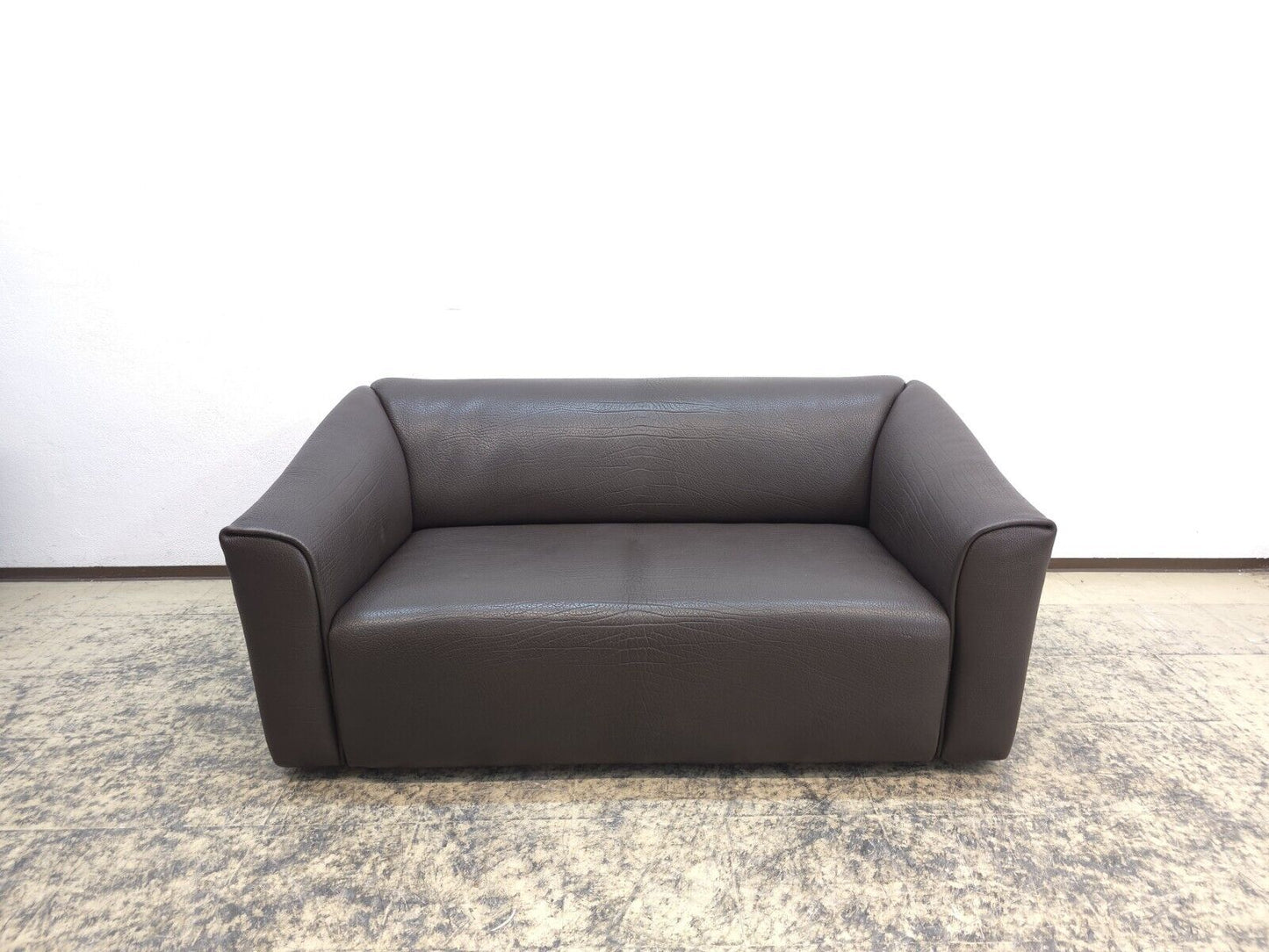 {{ product_title }} – {{ product_type }} von JS Furniture, Designer-Möbel gebraucht.
