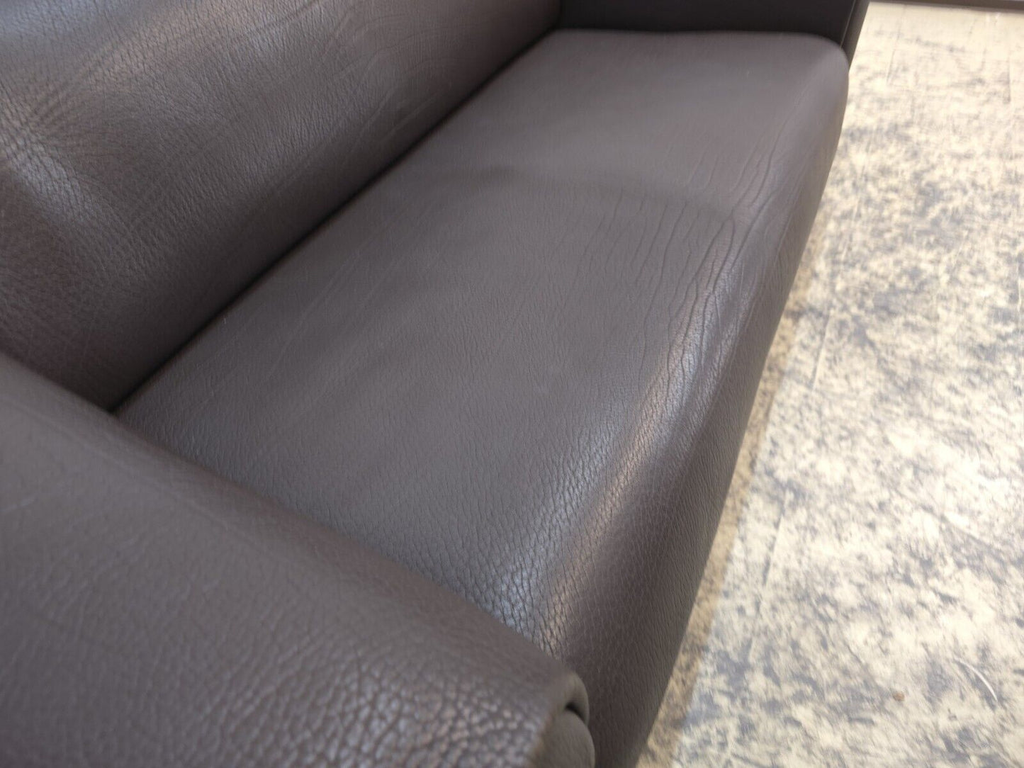 {{ product_title }} – {{ product_type }} von JS Furniture, Designer-Möbel gebraucht.