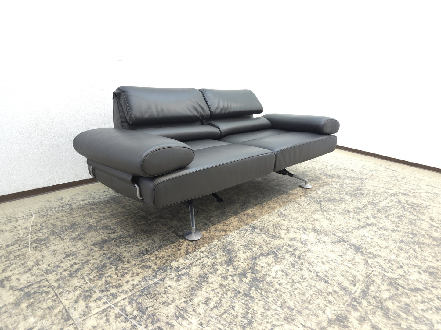 {{ product_title }} – {{ product_type }} von JS Furniture, Designer-Möbel gebraucht.