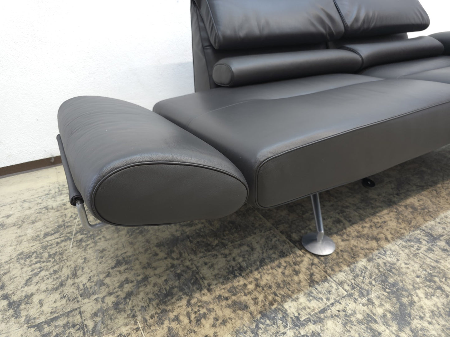 {{ product_title }} – {{ product_type }} von JS Furniture, Designer-Möbel gebraucht.