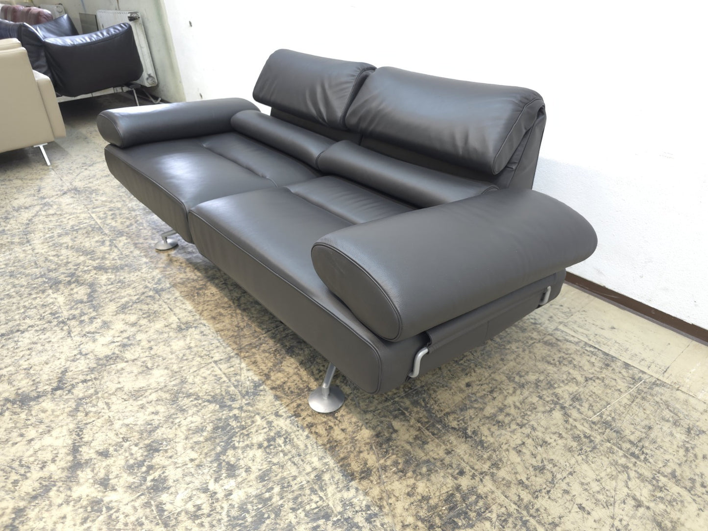 {{ product_title }} – {{ product_type }} von JS Furniture, Designer-Möbel gebraucht.