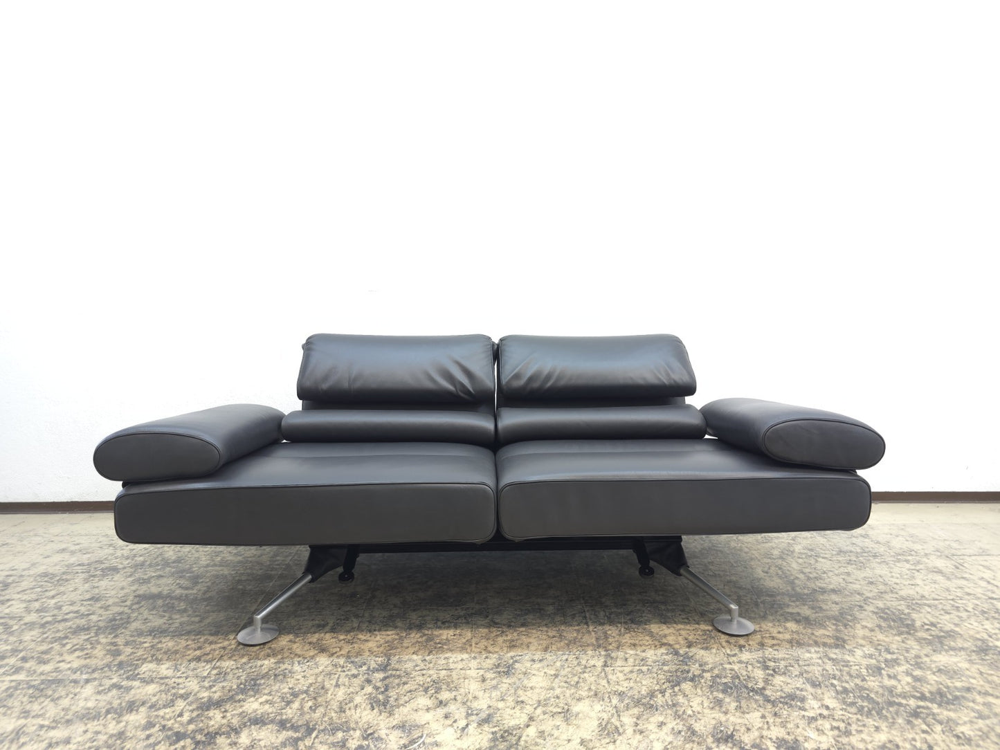 {{ product_title }} – {{ product_type }} von JS Furniture, Designer-Möbel gebraucht.