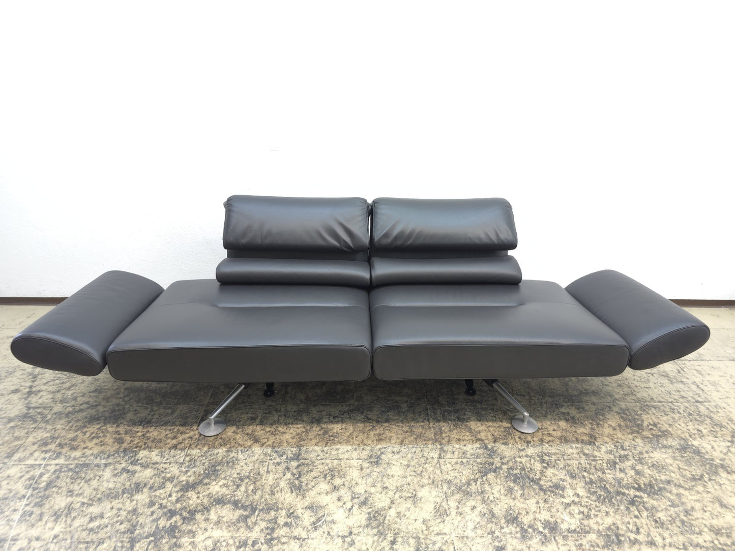 {{ product_title }} – {{ product_type }} von JS Furniture, Designer-Möbel gebraucht.