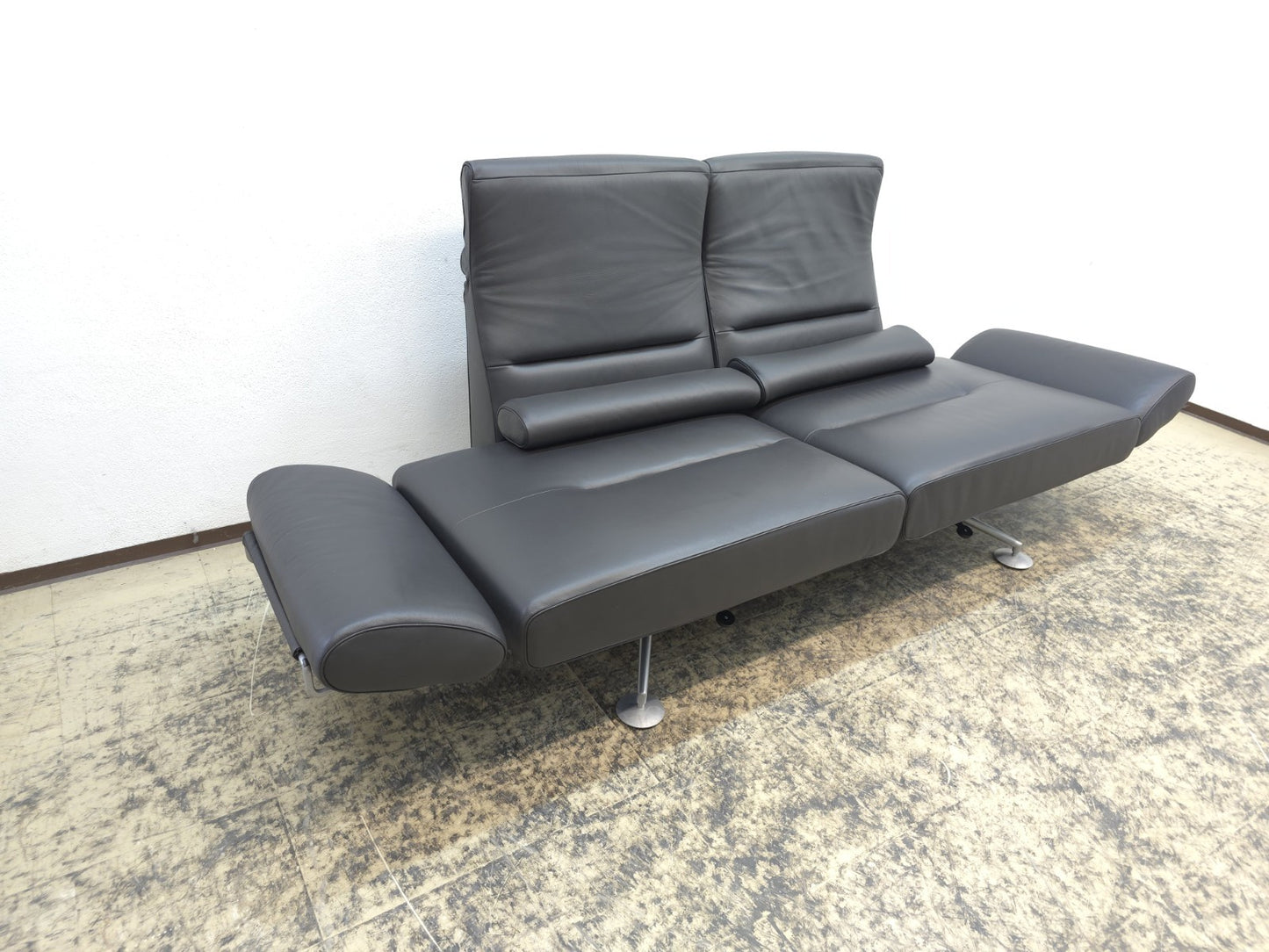 {{ product_title }} – {{ product_type }} von JS Furniture, Designer-Möbel gebraucht.