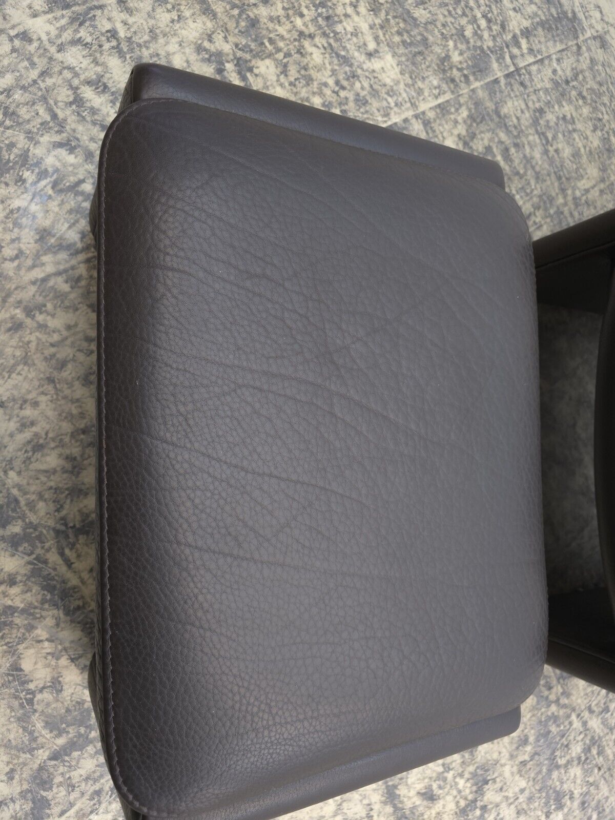 {{ product_title }} – {{ product_type }} von JS Furniture, Designer-Möbel gebraucht.