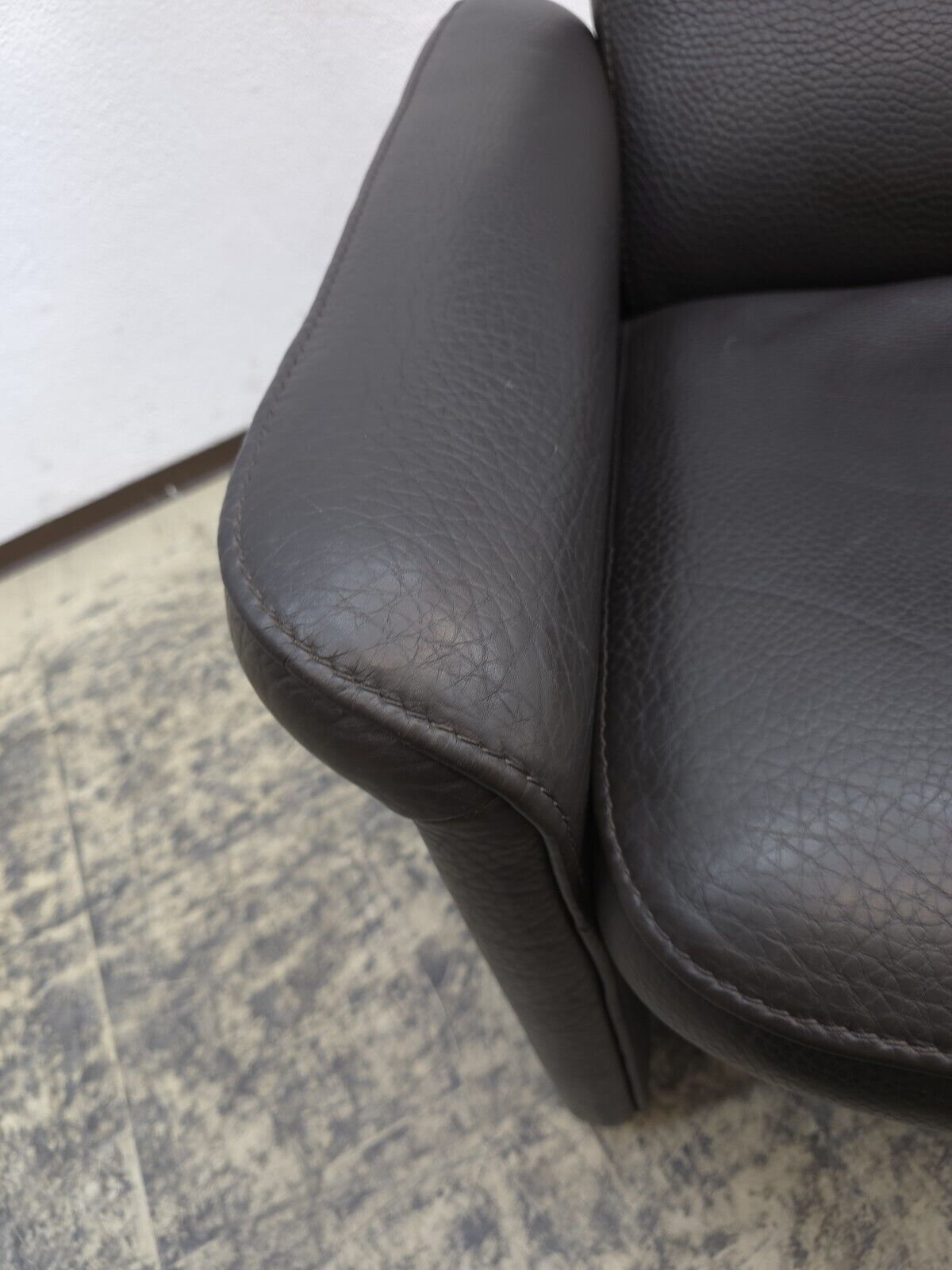 {{ product_title }} – {{ product_type }} von JS Furniture, Designer-Möbel gebraucht.
