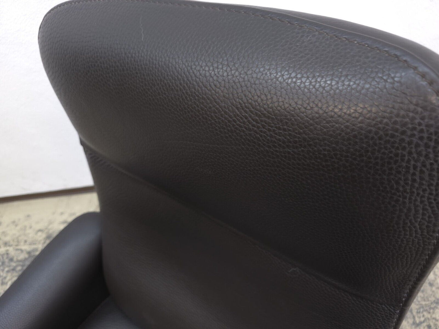 {{ product_title }} – {{ product_type }} von JS Furniture, Designer-Möbel gebraucht.