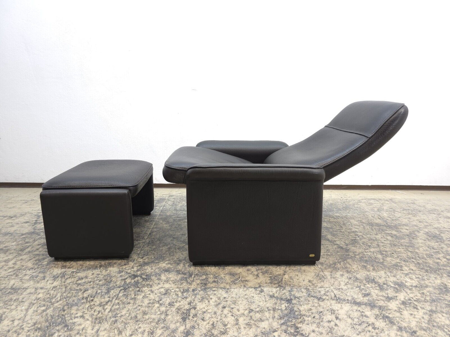 {{ product_title }} – {{ product_type }} von JS Furniture, Designer-Möbel gebraucht.