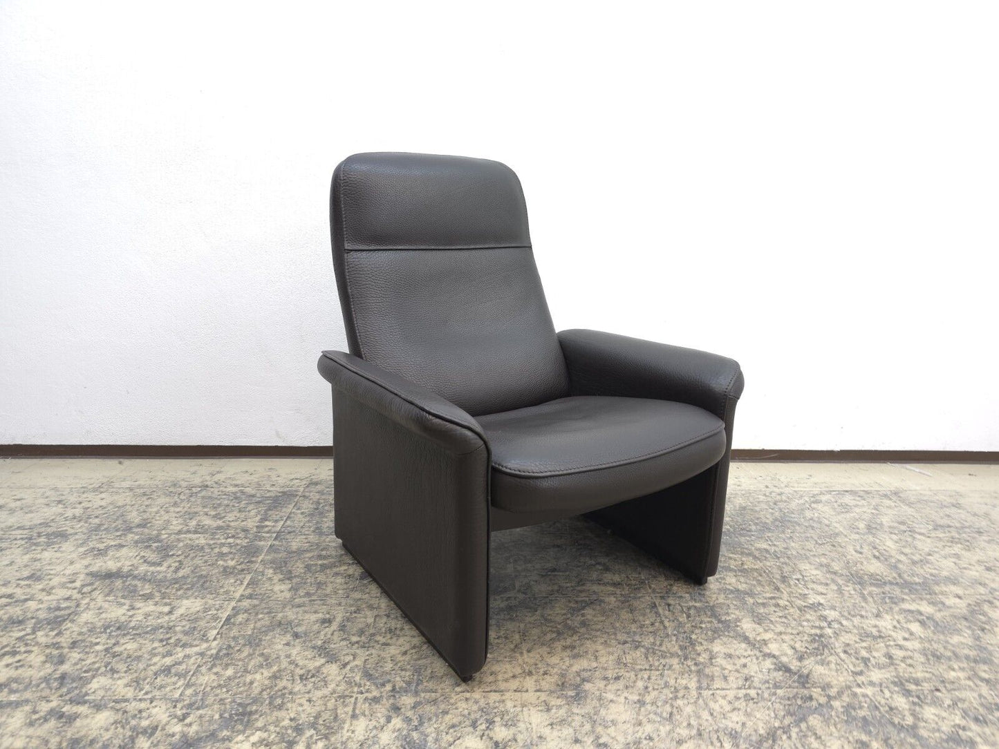 {{ product_title }} – {{ product_type }} von JS Furniture, Designer-Möbel gebraucht.