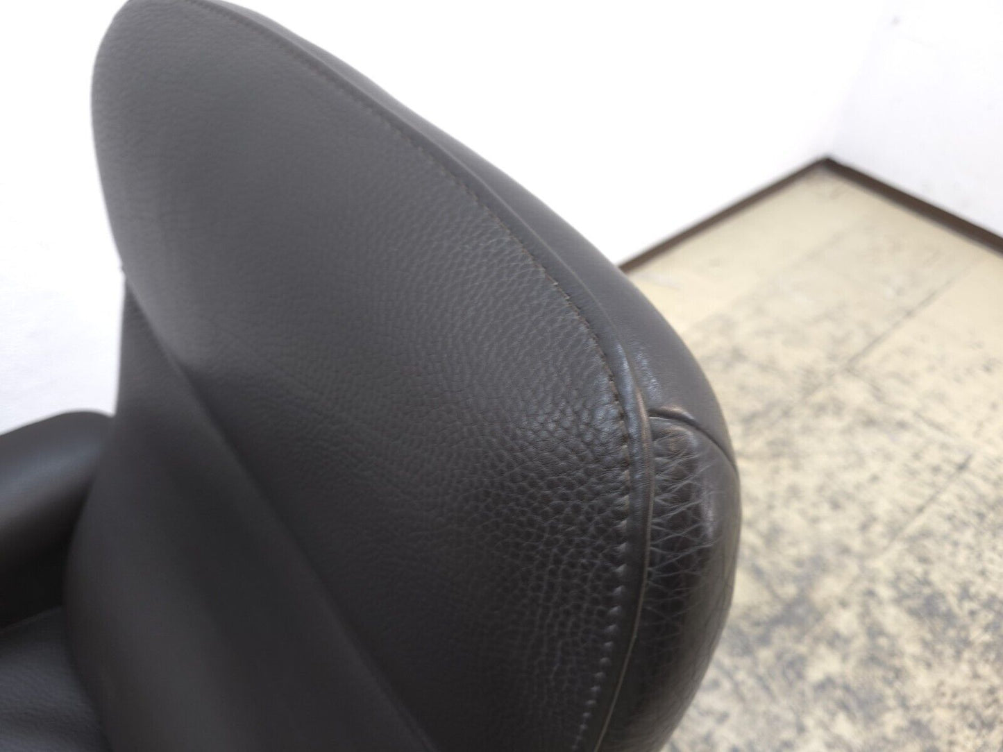 {{ product_title }} – {{ product_type }} von JS Furniture, Designer-Möbel gebraucht.