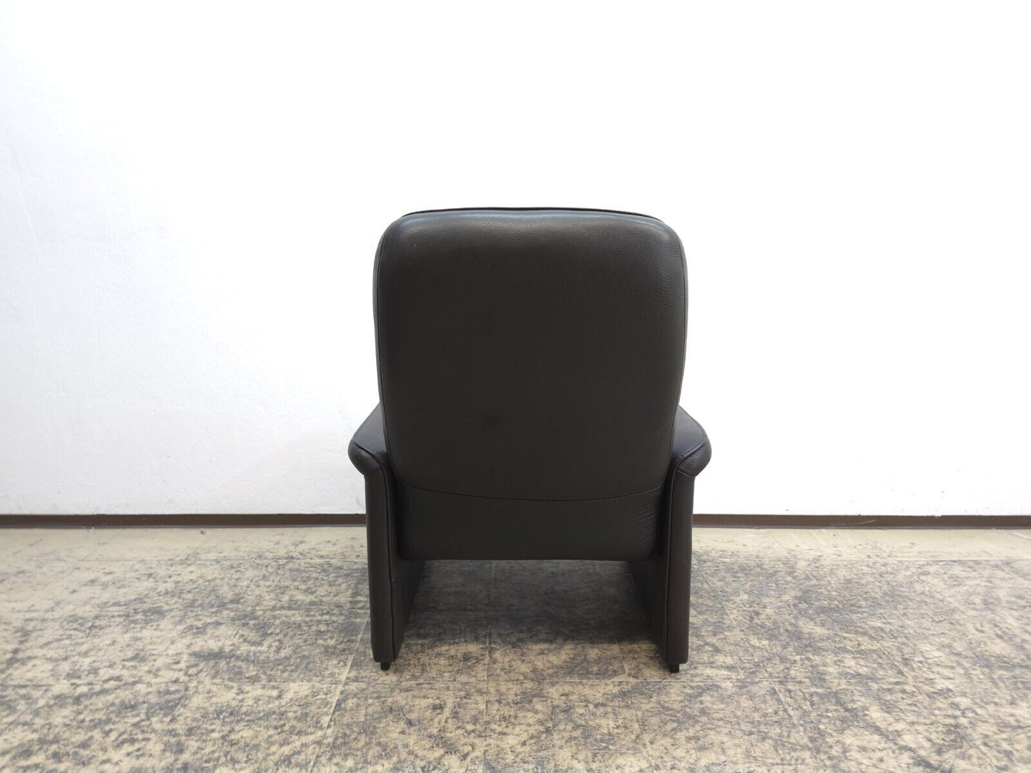 {{ product_title }} – {{ product_type }} von JS Furniture, Designer-Möbel gebraucht.