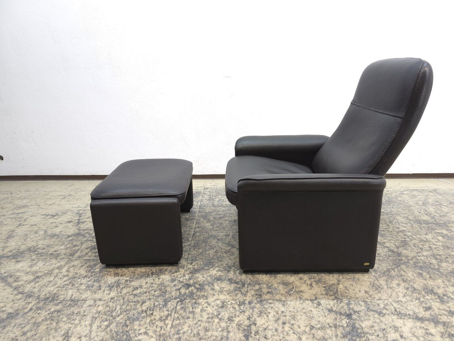 {{ product_title }} – {{ product_type }} von JS Furniture, Designer-Möbel gebraucht.