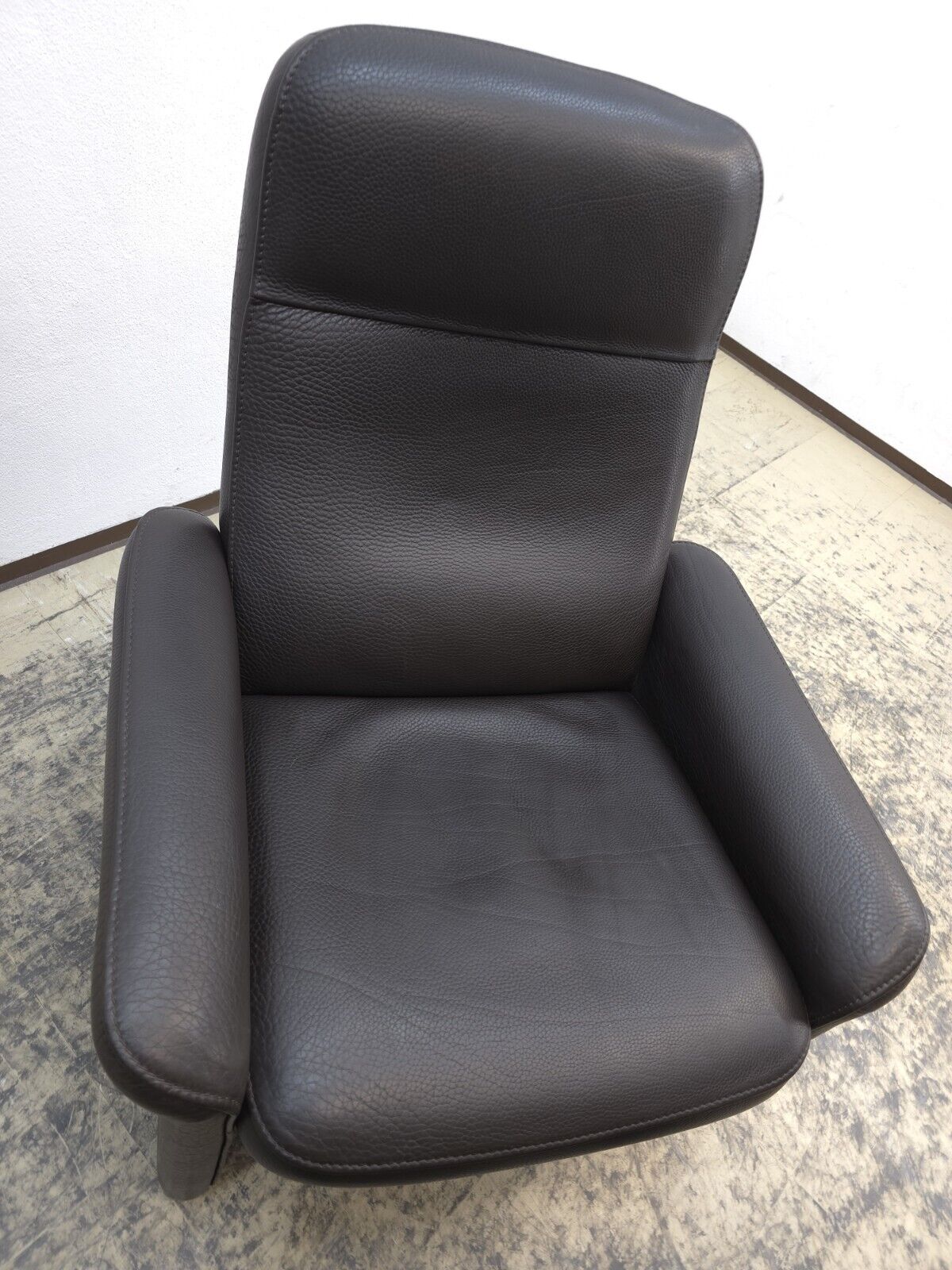 {{ product_title }} – {{ product_type }} von JS Furniture, Designer-Möbel gebraucht.