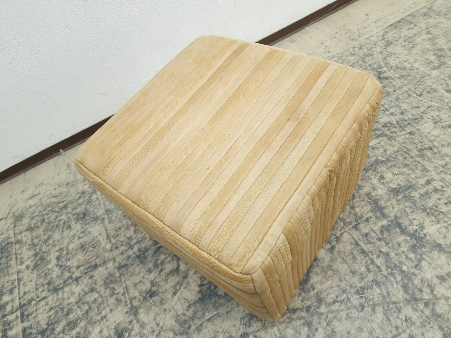 {{ product_title }} – {{ product_type }} von JS Furniture, Designer-Möbel gebraucht.