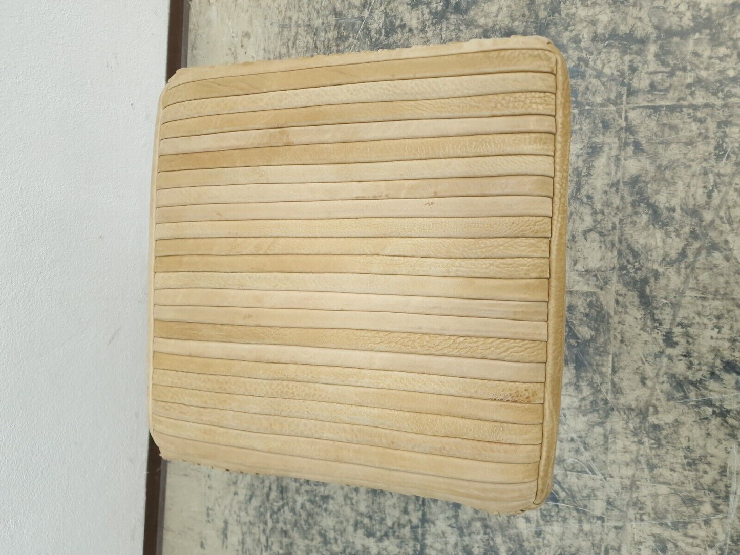 {{ product_title }} – {{ product_type }} von JS Furniture, Designer-Möbel gebraucht.