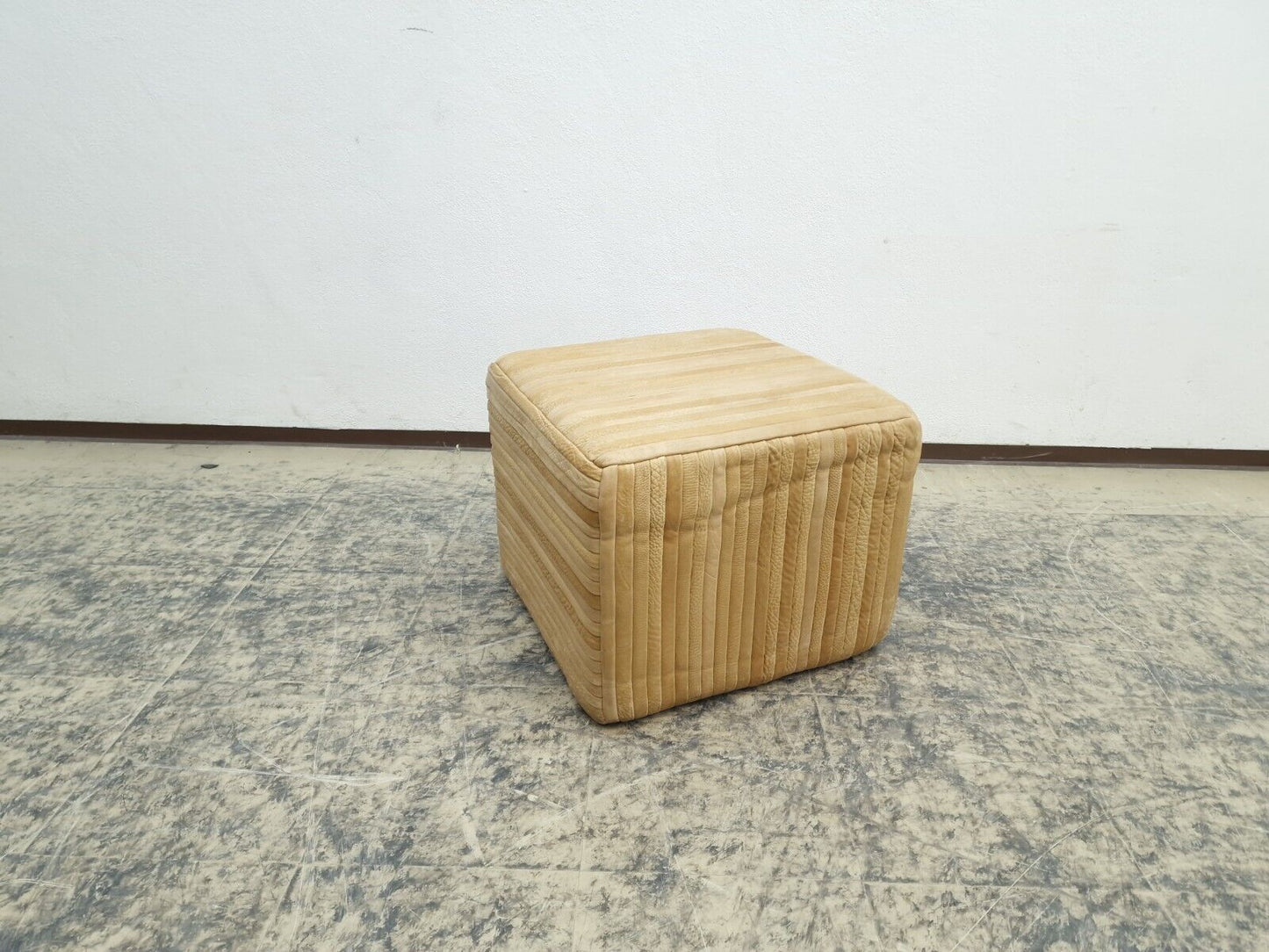 {{ product_title }} – {{ product_type }} von JS Furniture, Designer-Möbel gebraucht.
