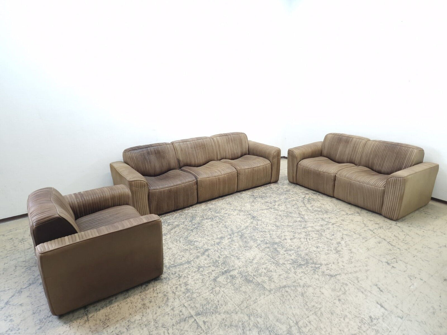 {{ product_title }} – {{ product_type }} von JS Furniture, Designer-Möbel gebraucht.