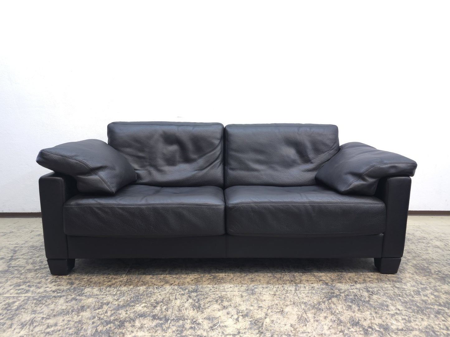 {{ product_title }} – {{ product_type }} von JS Furniture, Designer-Möbel gebraucht.