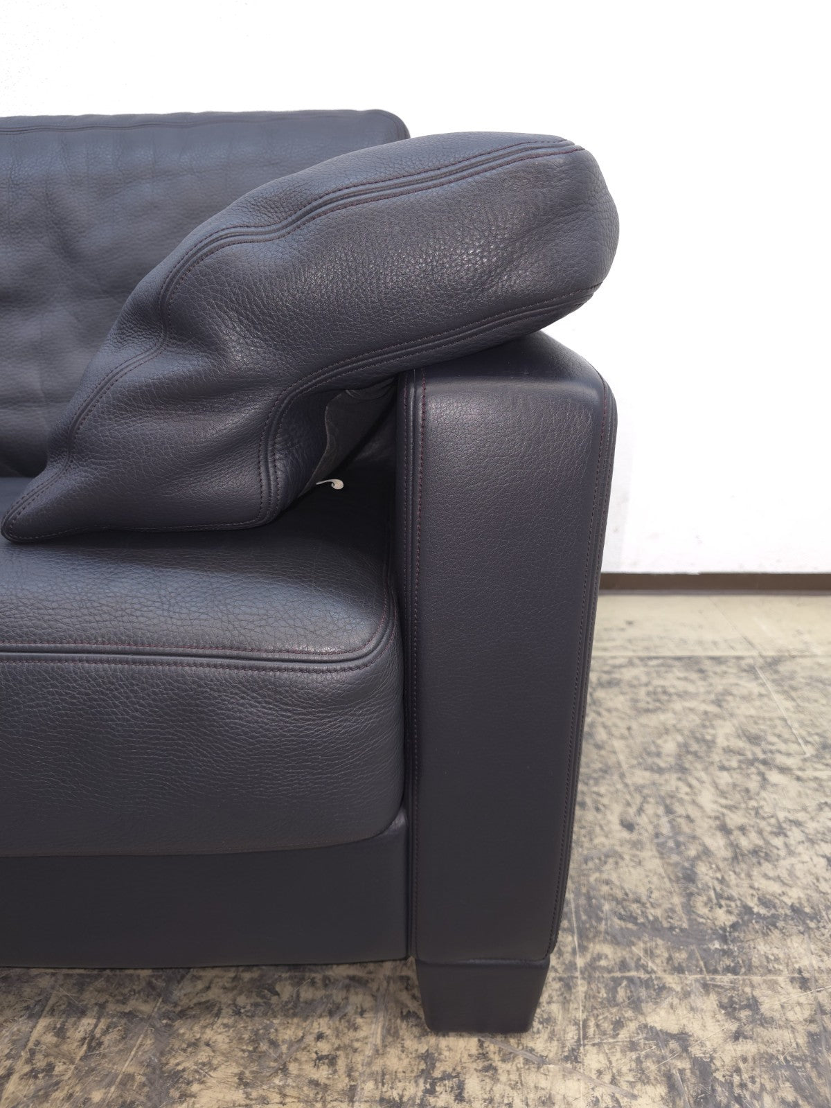 {{ product_title }} – {{ product_type }} von JS Furniture, Designer-Möbel gebraucht.