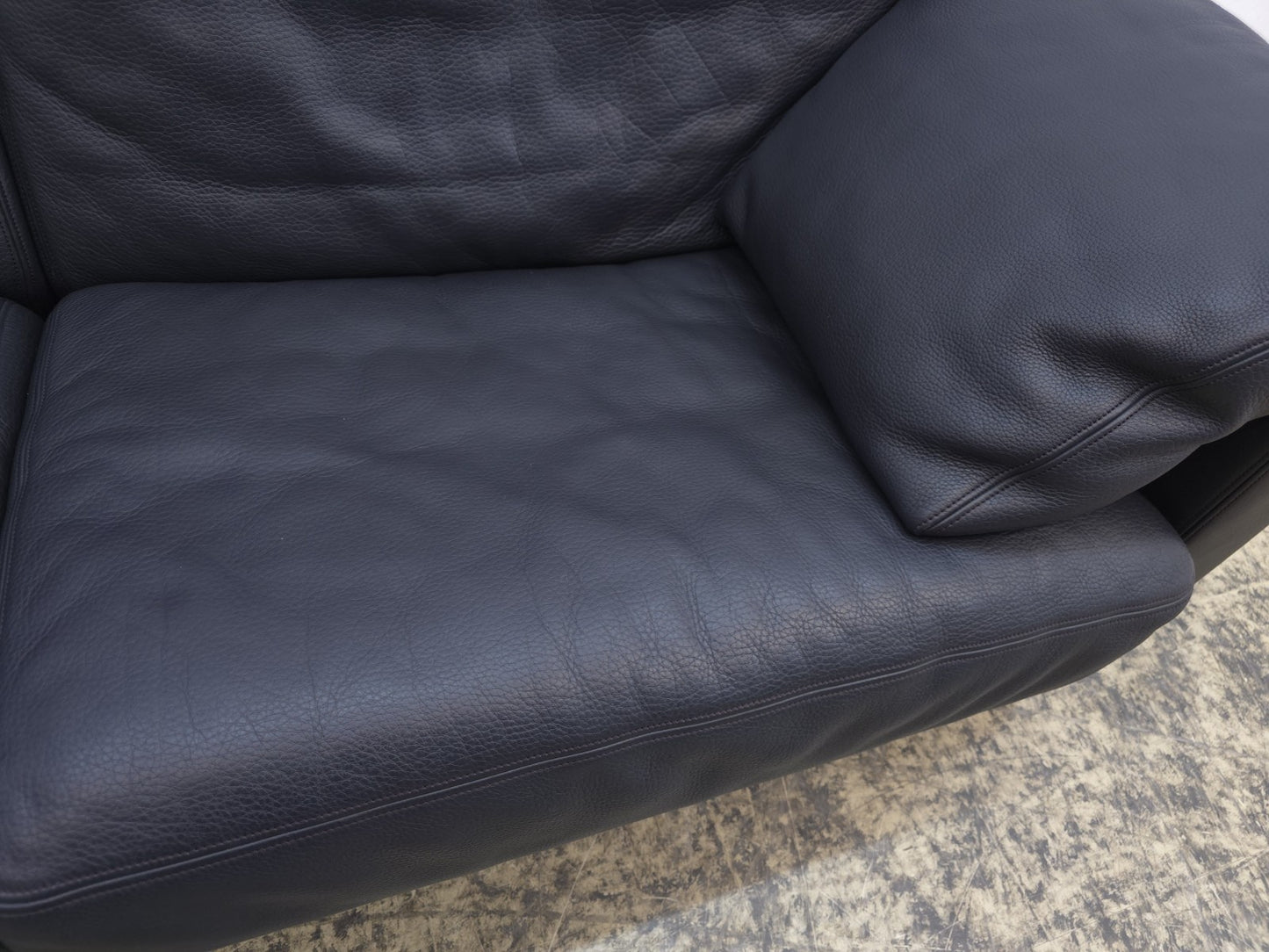 {{ product_title }} – {{ product_type }} von JS Furniture, Designer-Möbel gebraucht.