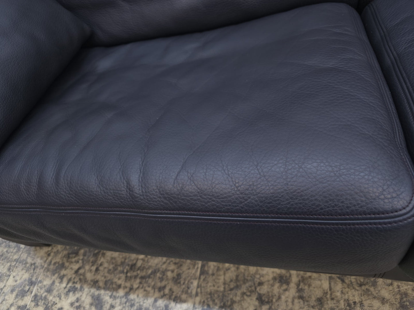 {{ product_title }} – {{ product_type }} von JS Furniture, Designer-Möbel gebraucht.