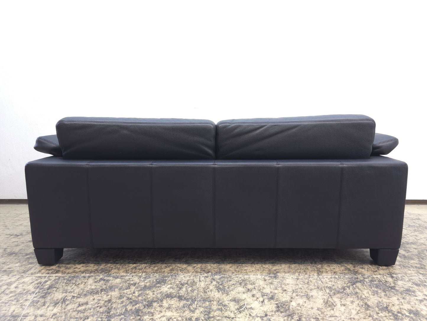 {{ product_title }} – {{ product_type }} von JS Furniture, Designer-Möbel gebraucht.