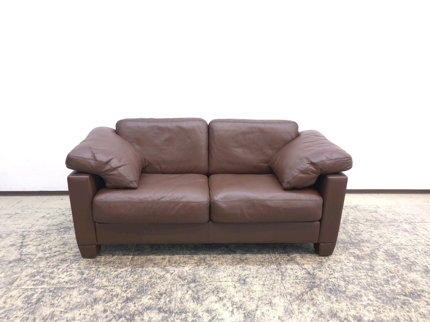 {{ product_title }} – {{ product_type }} von JS Furniture, Designer-Möbel gebraucht.