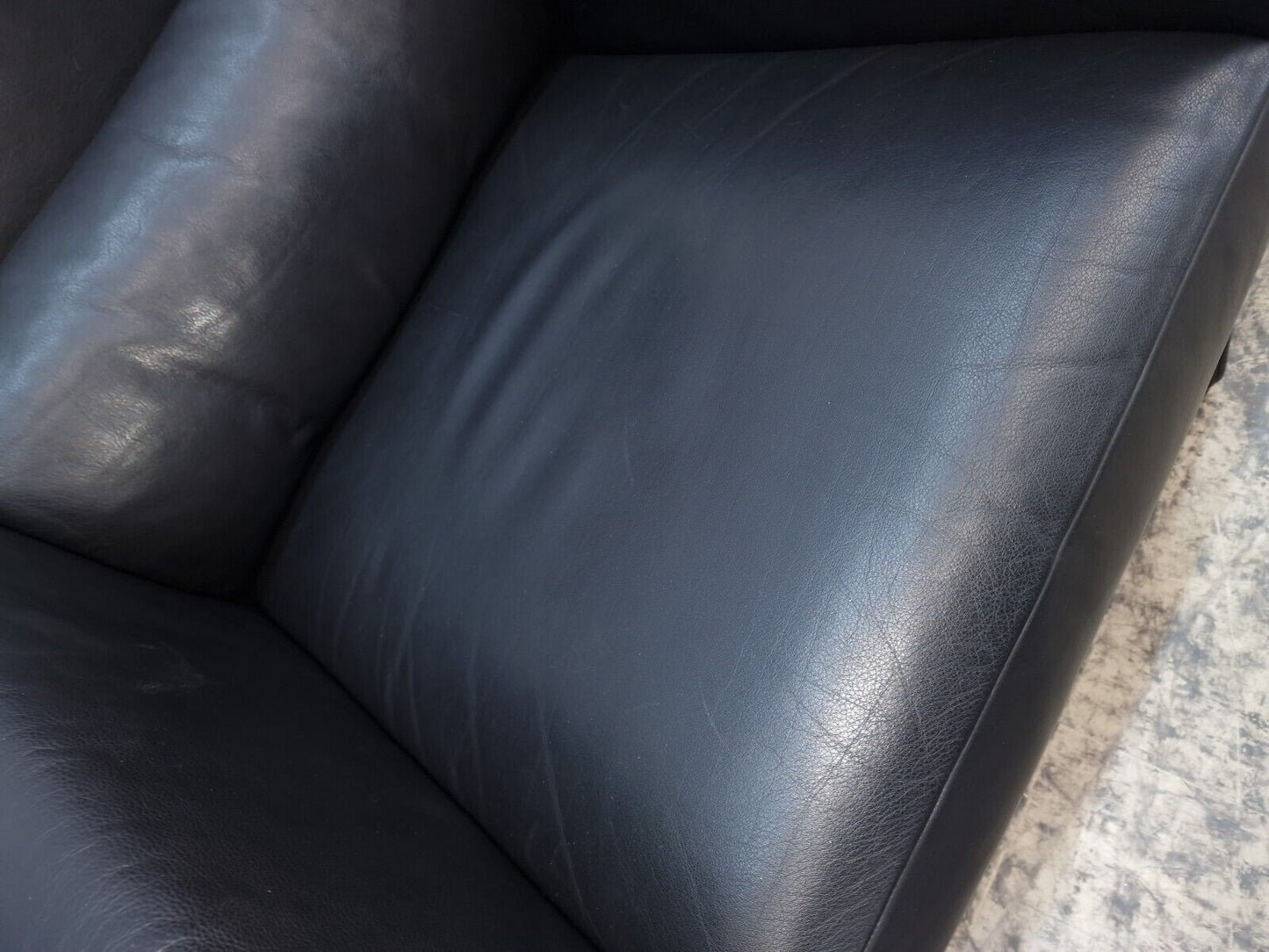 {{ product_title }} – {{ product_type }} von JS Furniture, Designer-Möbel gebraucht.