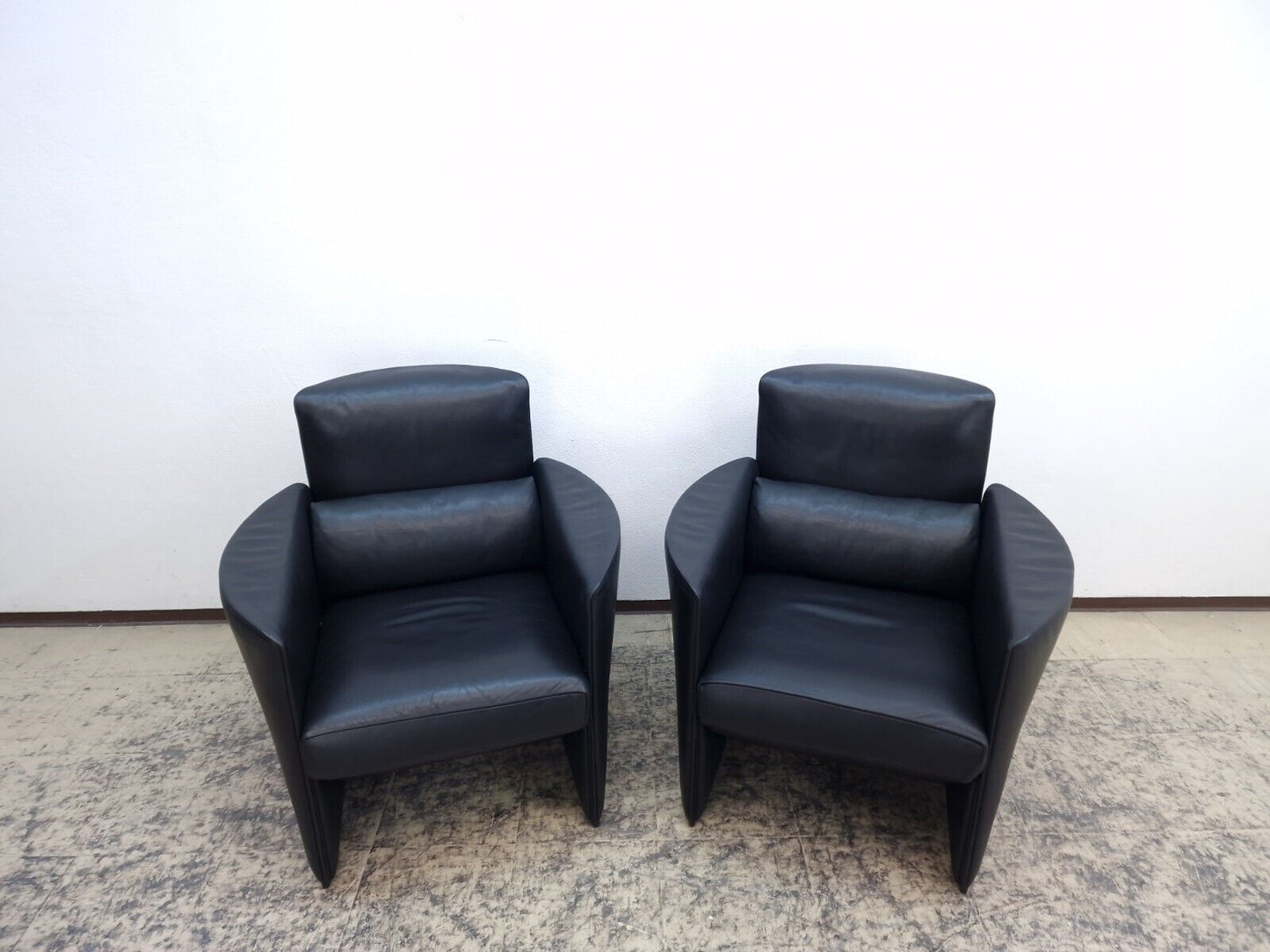 {{ product_title }} – {{ product_type }} von JS Furniture, Designer-Möbel gebraucht.