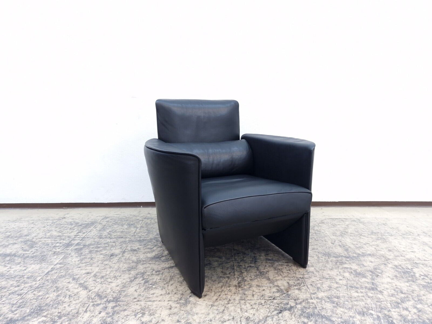 {{ product_title }} – {{ product_type }} von JS Furniture, Designer-Möbel gebraucht.
